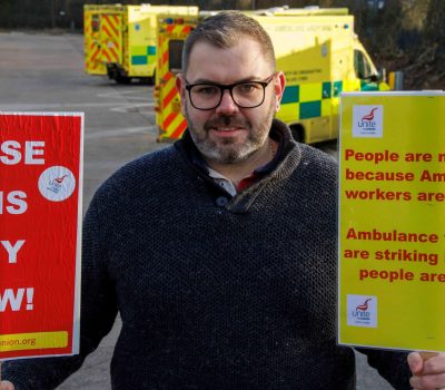 Ambulance workers in England in strike vote - Unite Live